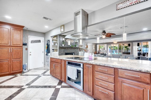 1758 Barstow Avenue, Clovis, CA 93611