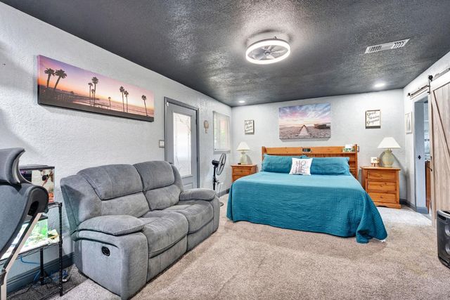 1758 Barstow Avenue, Clovis, CA 93611