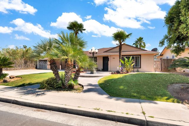 1758 Barstow Avenue, Clovis, CA 93611