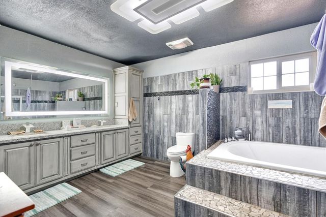 1758 Barstow Avenue, Clovis, CA 93611