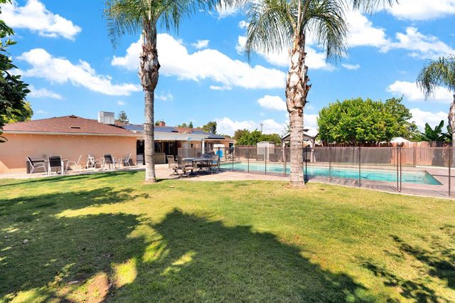 1758 Barstow Avenue, Clovis, CA 93611