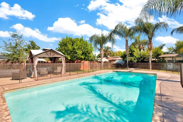 1758 Barstow Avenue, Clovis, CA 93611