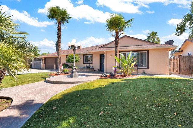 1758 Barstow Avenue, Clovis, CA 93611
