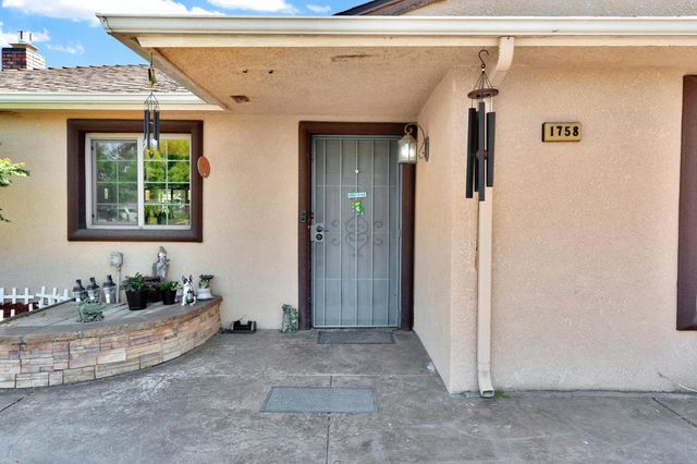 1758 Barstow Avenue, Clovis, CA 93611