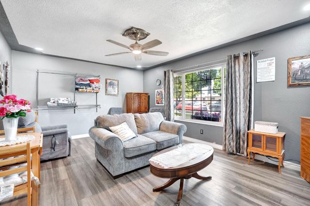 1758 Barstow Avenue, Clovis, CA 93611