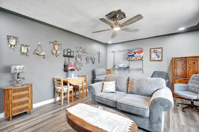 1758 Barstow Avenue, Clovis, CA 93611