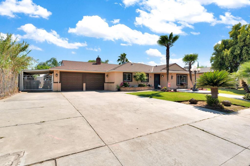 1758 Barstow Avenue, Clovis, CA 93611