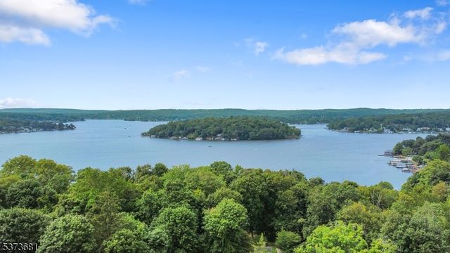 67 Nolans Point Rd, Jefferson Twp., NJ 07849