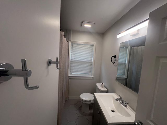 1876 Chelton Avenue W, Saint Paul, MN 55104