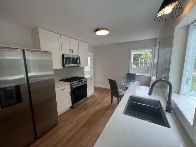 1876 Chelton Avenue W, Saint Paul, MN 55104