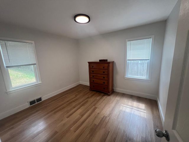 1876 Chelton Avenue W, Saint Paul, MN 55104