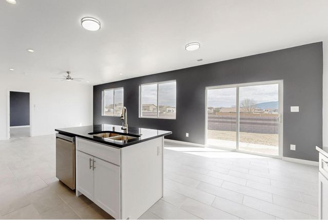408 4th Street NE, Rio Rancho, NM 87124