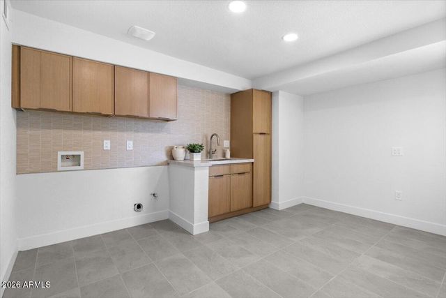 3926 E LAUREL Lane, Phoenix, AZ 85028