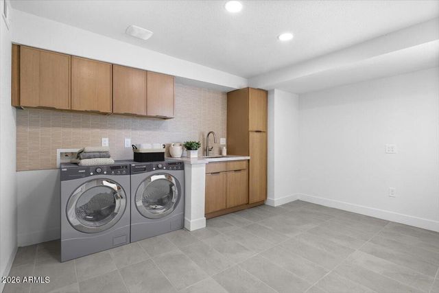 3926 E LAUREL Lane, Phoenix, AZ 85028