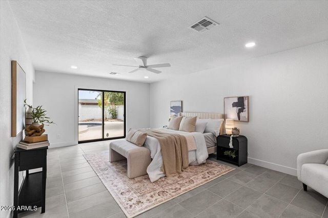 3926 E LAUREL Lane, Phoenix, AZ 85028