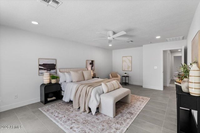 3926 E LAUREL Lane, Phoenix, AZ 85028