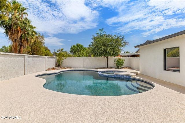3926 E LAUREL Lane, Phoenix, AZ 85028
