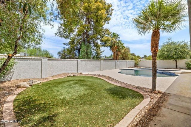 3926 E LAUREL Lane, Phoenix, AZ 85028