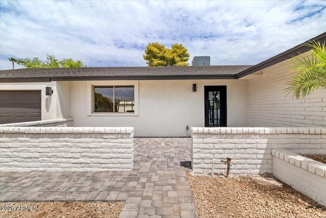 3926 E LAUREL Lane, Phoenix, AZ 85028