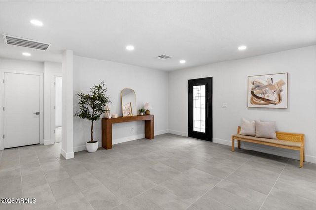 3926 E LAUREL Lane, Phoenix, AZ 85028