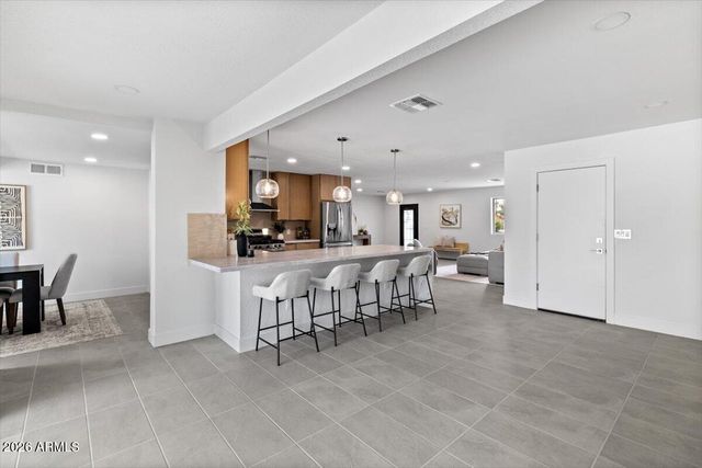 3926 E LAUREL Lane, Phoenix, AZ 85028