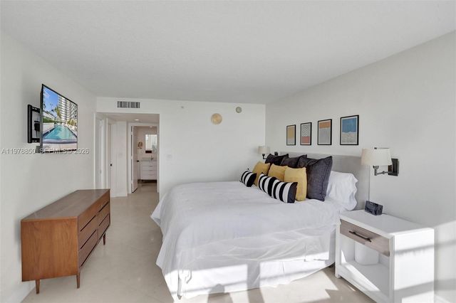 6917 Collins Ave 915, Miami Beach, FL 33141