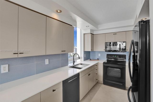 6917 Collins Ave 915, Miami Beach, FL 33141