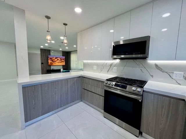 1042 Tyler Street, Hollywood, FL 33019