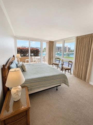 1 KEY CAPRI 102W, Treasure Island, FL 33706