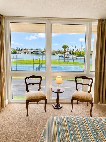 1 KEY CAPRI 102W, Treasure Island, FL 33706