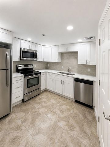 1 KEY CAPRI 102W, Treasure Island, FL 33706