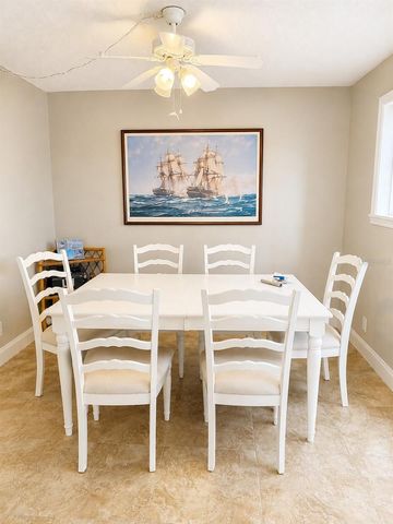 1 KEY CAPRI 102W, Treasure Island, FL 33706