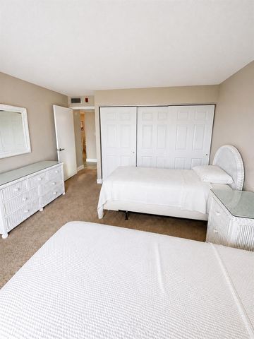 1 KEY CAPRI 102W, Treasure Island, FL 33706