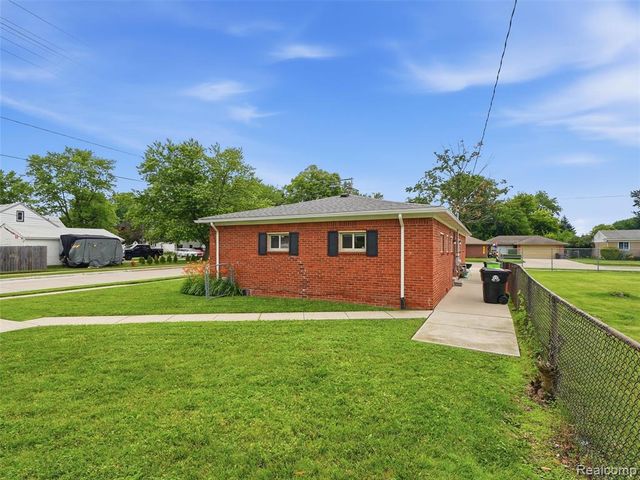 18844 Marquette Street, Roseville, MI 48066