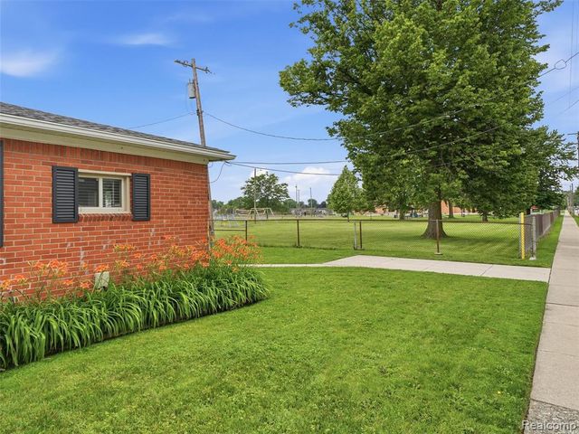 18844 Marquette Street, Roseville, MI 48066