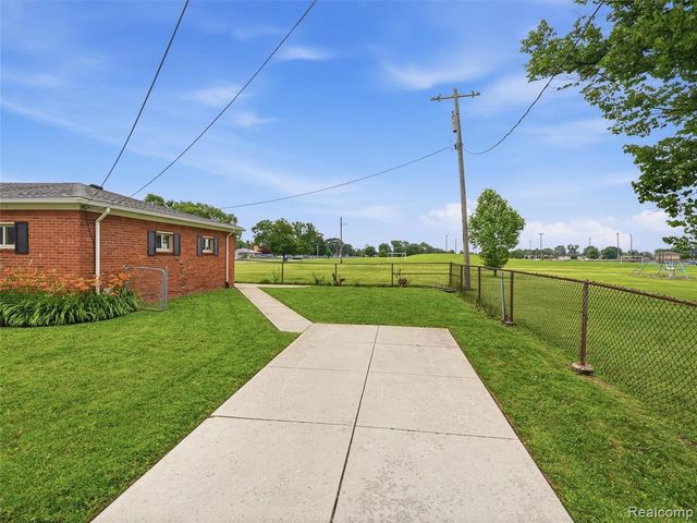 18844 Marquette Street, Roseville, MI 48066