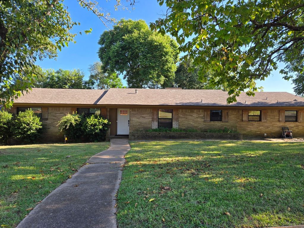 202 Hillside Drive, Athens, TX 75751