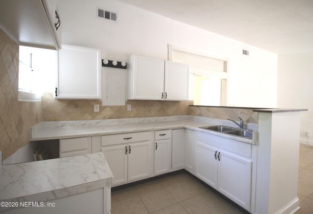 1304 KING ARTHUR Road, Jacksonville, FL 32211