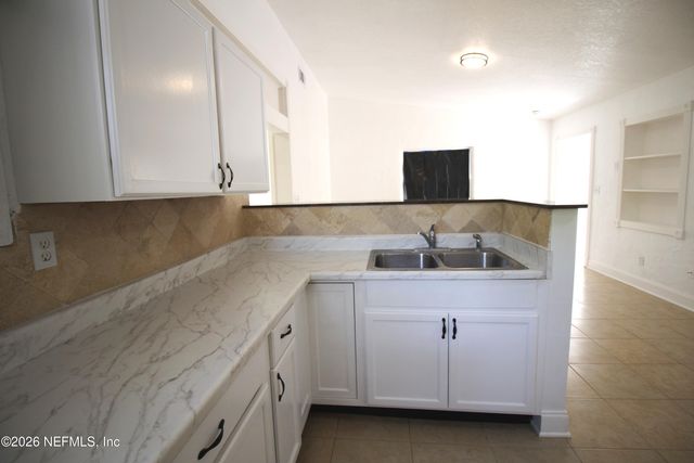 1304 KING ARTHUR Road, Jacksonville, FL 32211