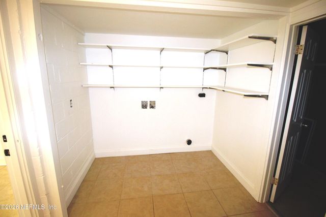 1304 KING ARTHUR Road, Jacksonville, FL 32211