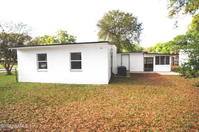 1304 KING ARTHUR Road, Jacksonville, FL 32211