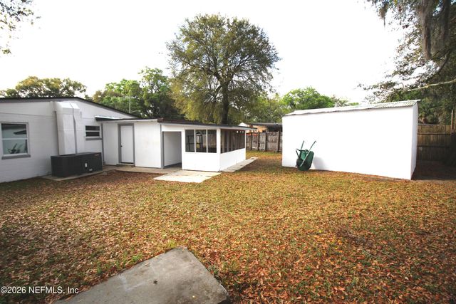 1304 KING ARTHUR Road, Jacksonville, FL 32211