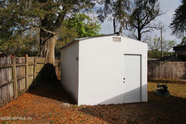 1304 KING ARTHUR Road, Jacksonville, FL 32211