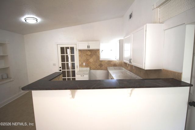 1304 KING ARTHUR Road, Jacksonville, FL 32211