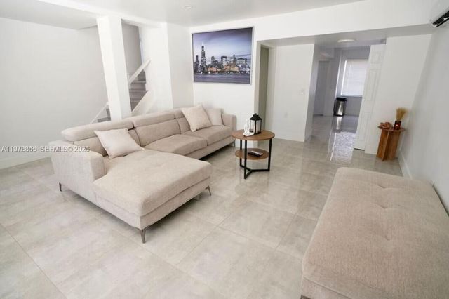 1904 SW 28th St, Fort Lauderdale, FL 33315