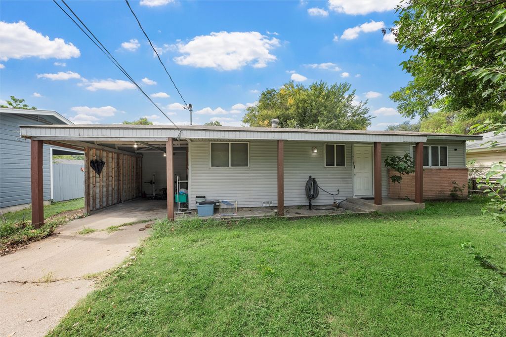 206 Brenda Drive, Lacy Lakeview, TX 76705