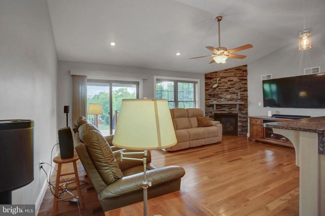 253 PIN OAK LN, Shippensburg, PA 17257