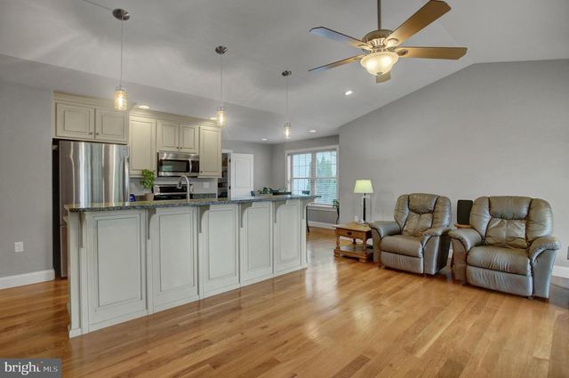 253 PIN OAK LN, Shippensburg, PA 17257