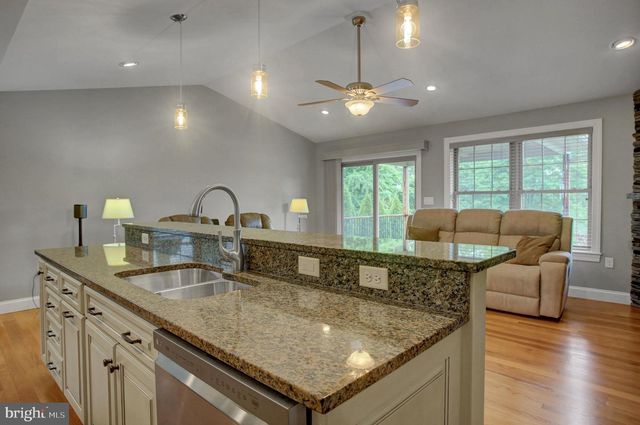 253 PIN OAK LN, Shippensburg, PA 17257