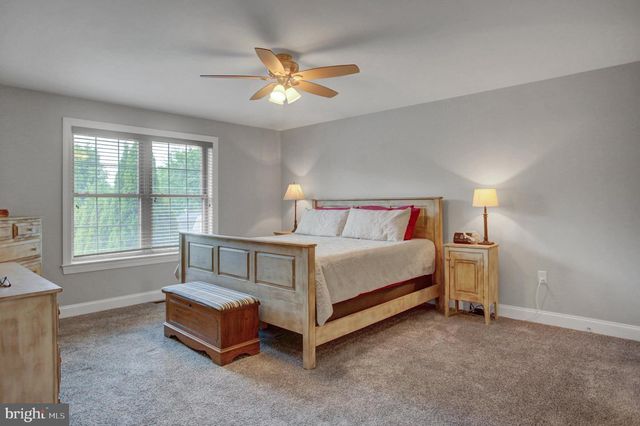 253 PIN OAK LN, Shippensburg, PA 17257